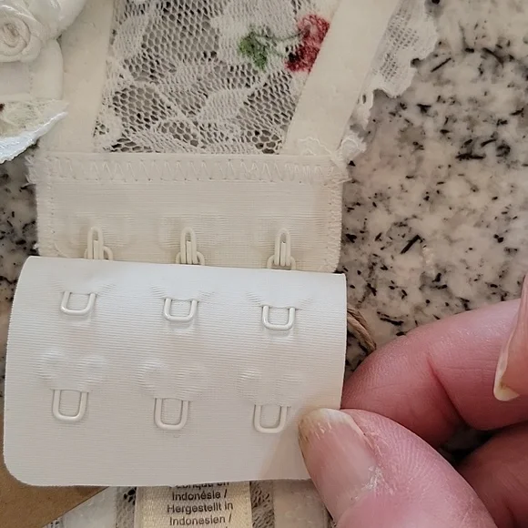 Skims Bra 38D NWT - Picture 8 of 8